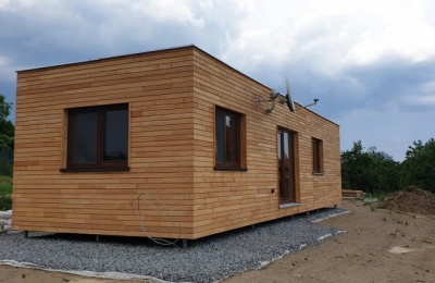 Dom 13 x 4,2 metra vr. klientských zmien